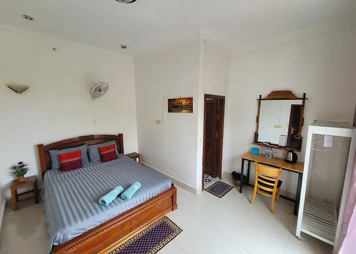Hostel Bed & Bedzzz *