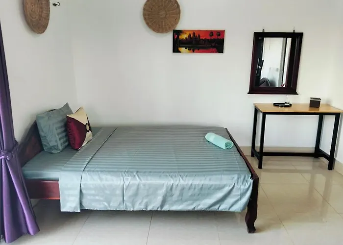 Bed & Bedzzz Hostel